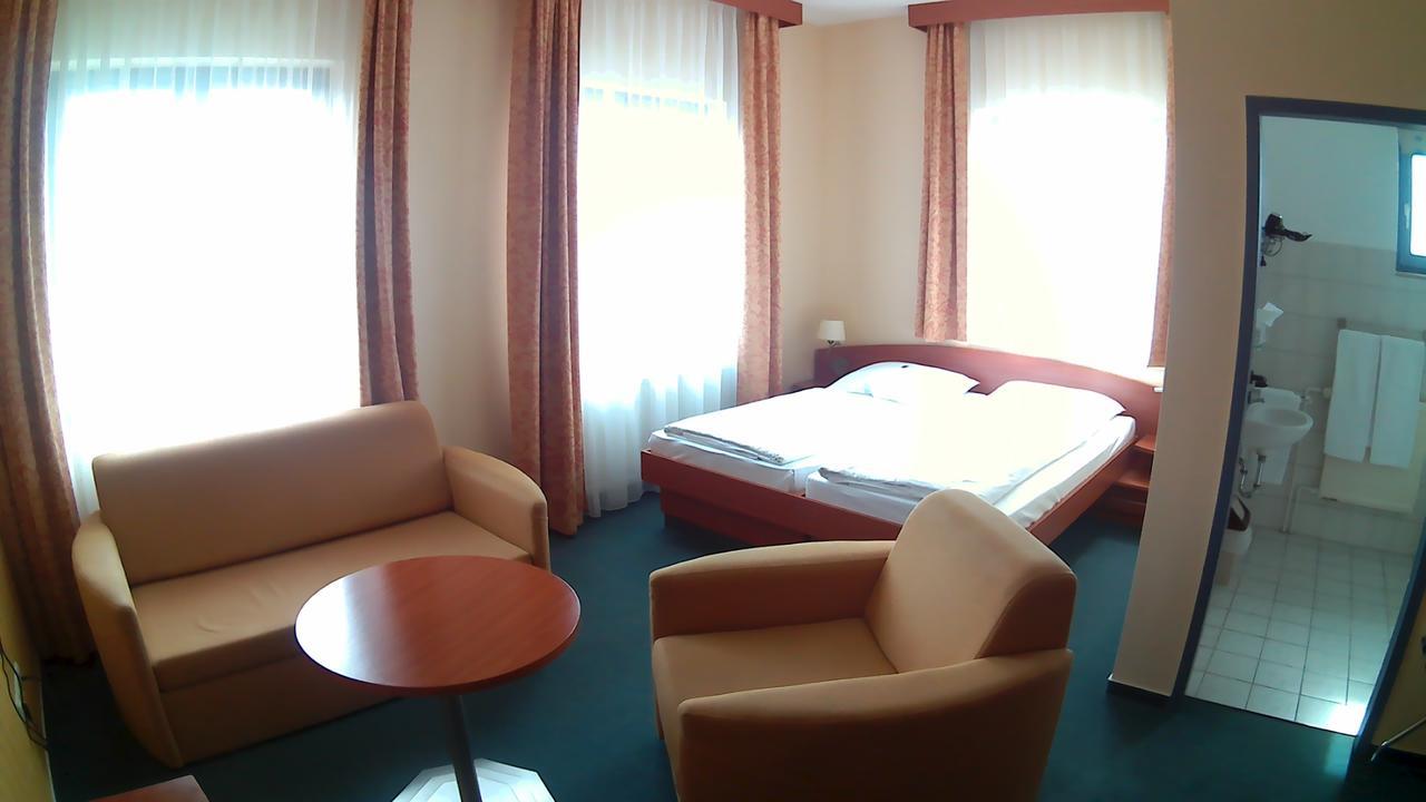 Hotel Christinenhof Garni - Bed & Breakfast Gadebusch Exterior foto